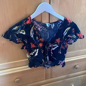 Short sleeve going out top